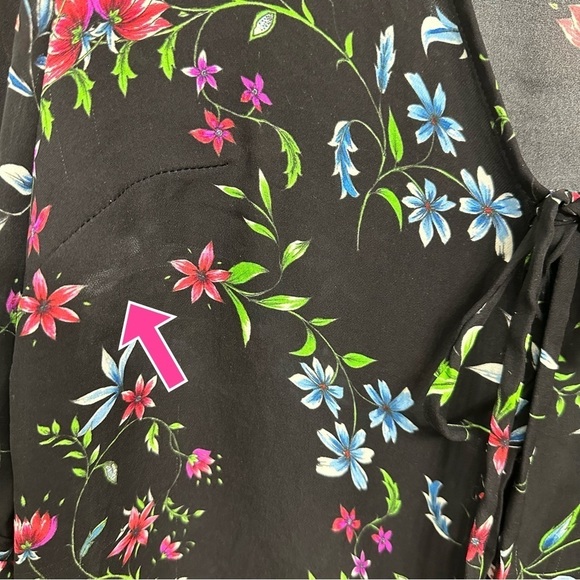 Milly Silk V neckline Top With Wildflower Print Size Medium - Picture 7 of 12